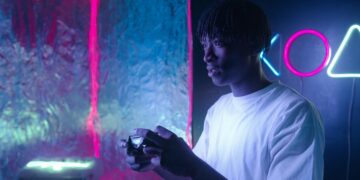 Overwatch 2 Fans React to Cowboy Bebop Collaboration, Question Cassidy’s Spike Spiegel Skin