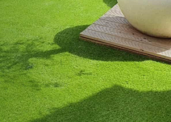 What sets Artificial Grass Direct apart in the landscaping market